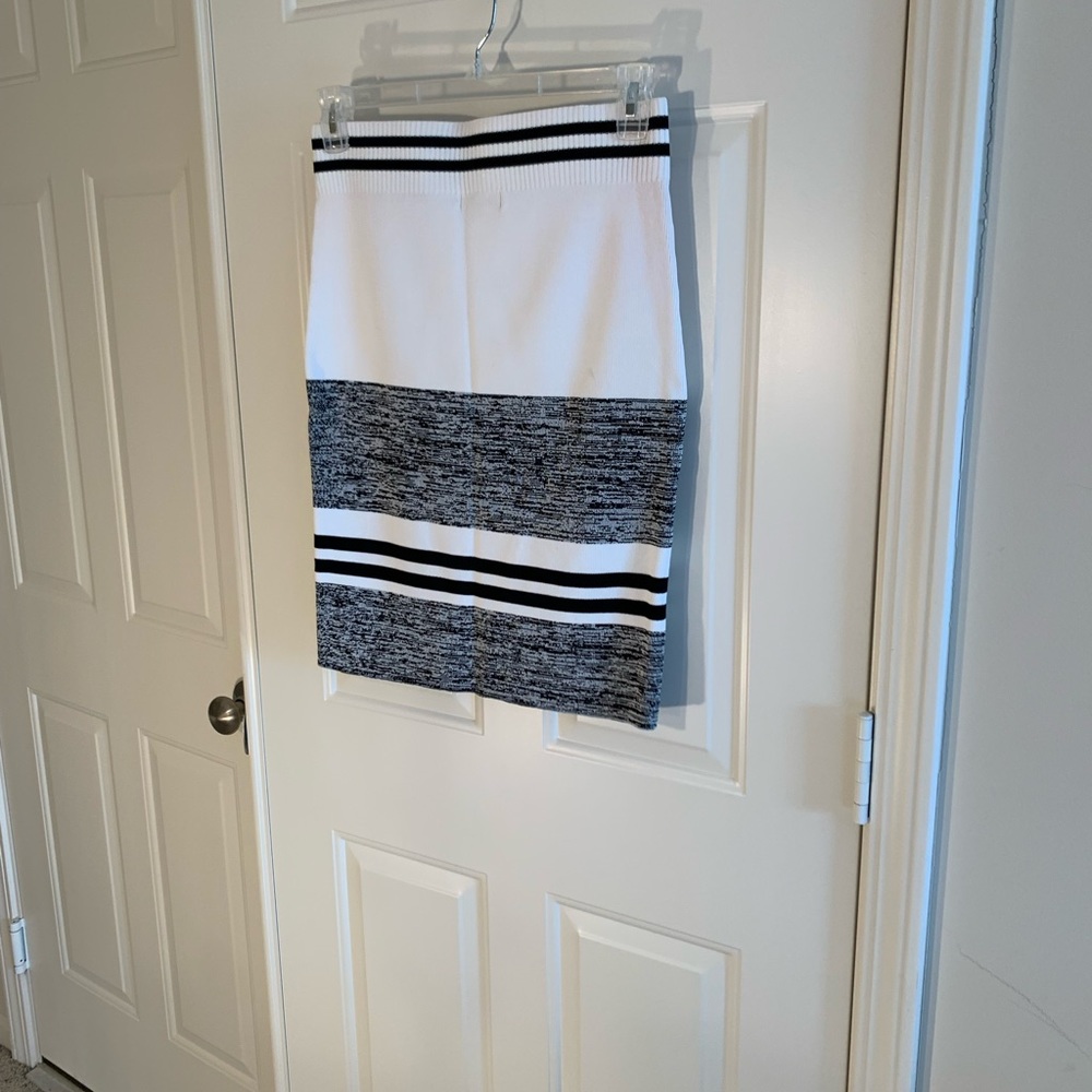 Calvin Klein white skirt with black stripes - Picture 4 of 4